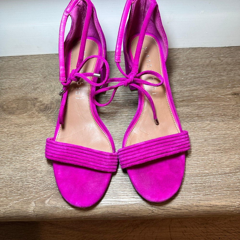 Heels - Picture 8 of 12